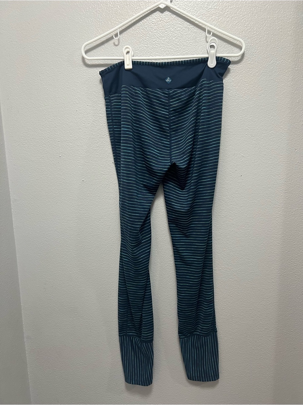 Prana blue indigo Striped Performance Leggings size medium